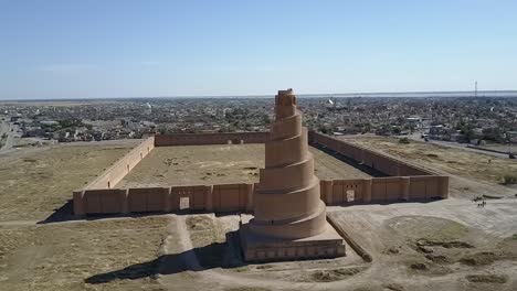 imágenes aéreas de la mezquita de malwiya en samarra iraq minarete minarete