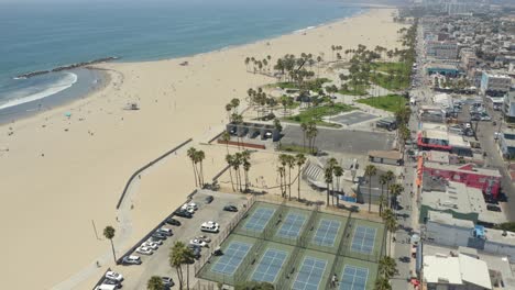 Vista-Aérea-De-La-Playa-De-Venice-En-Un-Hermoso-Día-En-El-Sur-De-California