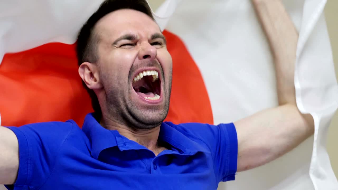 일본 발을 들고 축하하는 일본 팬, 느린 동작, 4k, 고품질