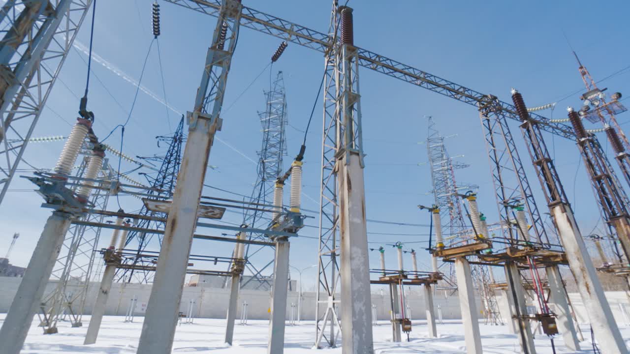 겨울에 전력 발전소 서브 스테이션