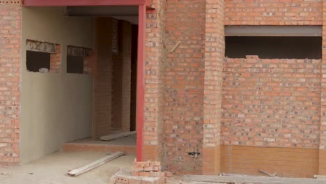 panorámica panorámica de la construcción de una nueva casa en curso