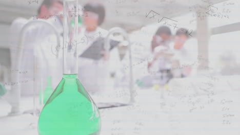 ecuaciones matemáticas flotantes contra un grupo de trabajadores de la salud que trabajan en el laboratorio