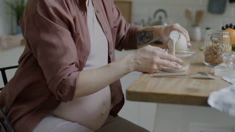 pregnant woman eating granola with milk