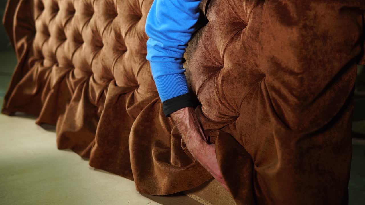 은 소파의 가죽