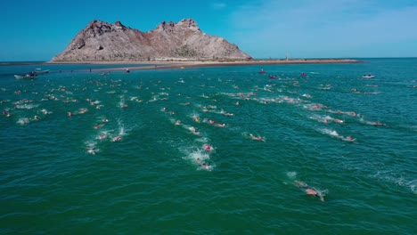 Schwimmwettbewerb-Im-Meer