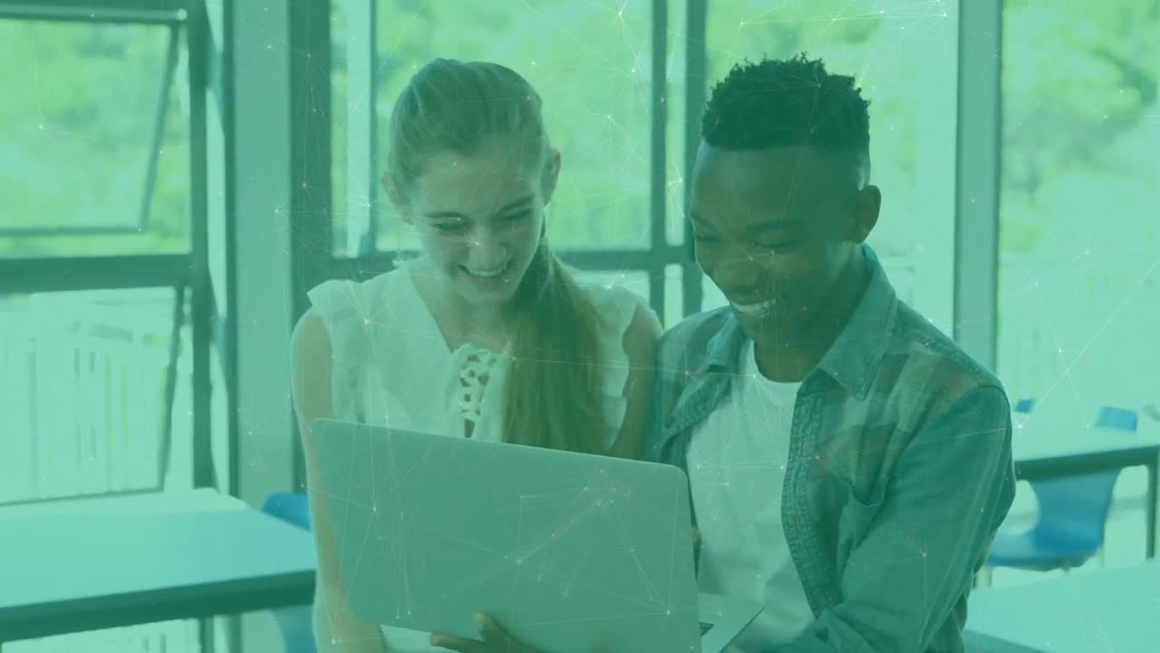animación de la red de conexiones entre diversos estudiantes usando computadoras portátiles