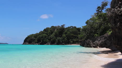 prístina playa de arena blanca puka shell, boracay, filipinas