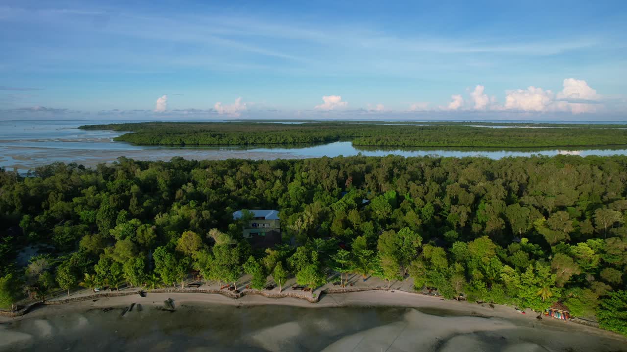 amanecer de la mañana en la isla de leebong con cielo azul
