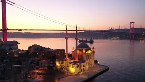 drone footage of ortakoy mosque on corona curfew days, oe1