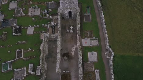 la colina de slane se considera tradicionalmente como el lugar donde san patricio encendió el primer fuego pascual en el año 433 d.c. en desafío al rey pagano laoighre, el rey de tara