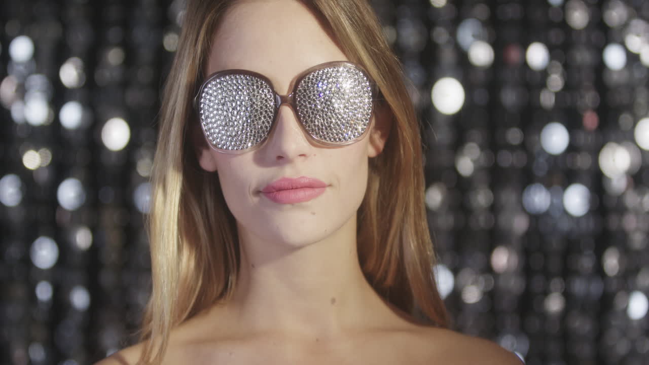 gafas de sol mujer plata 4k 02