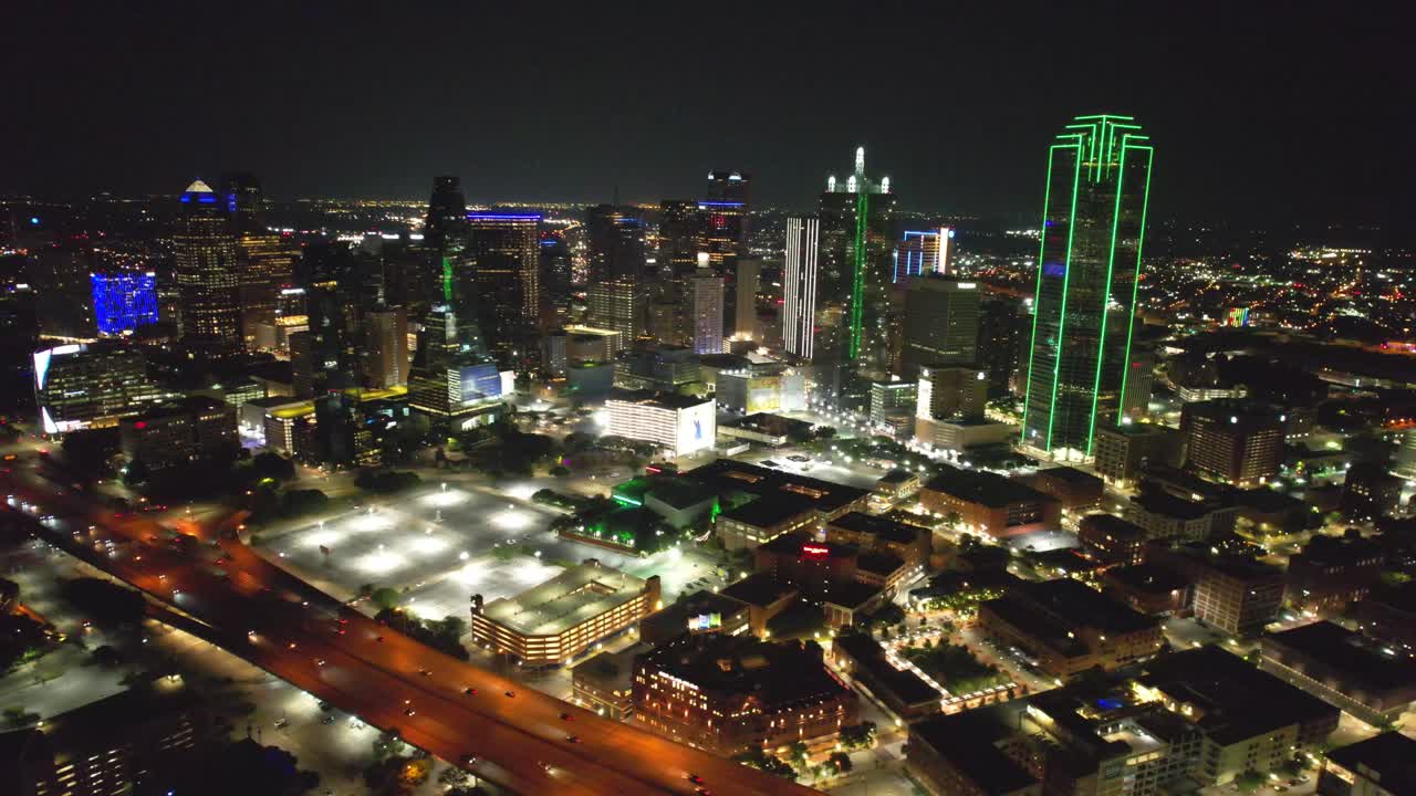 el centro de dallas, texas, las noches de la ciudad.