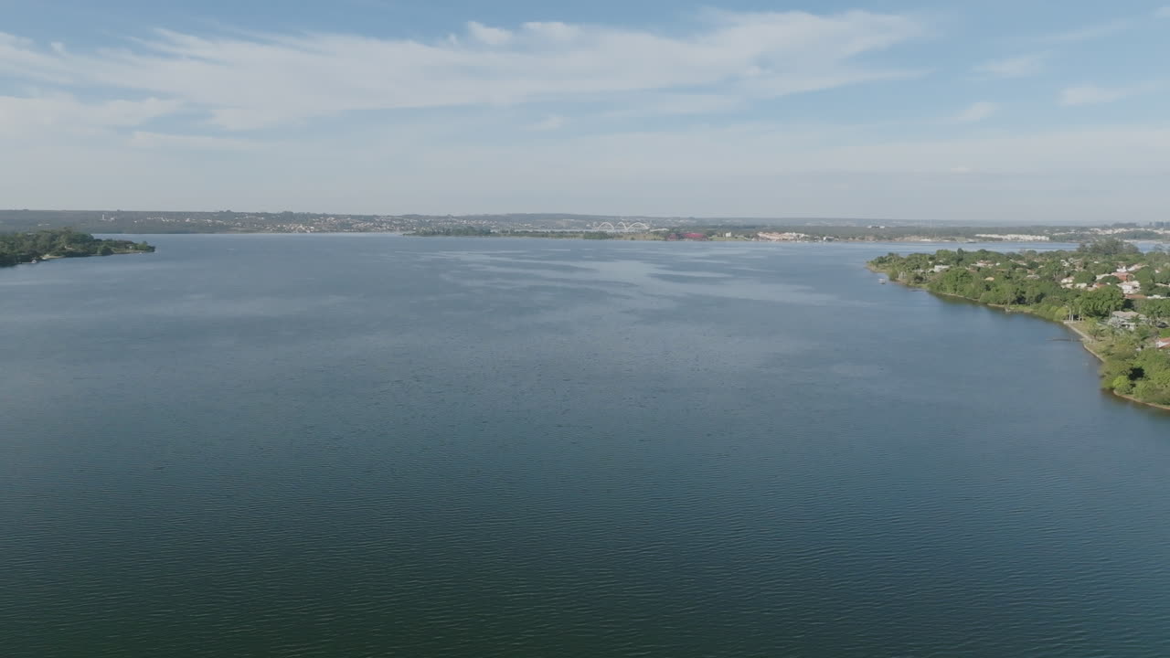 Fast aerial flyover of Parano&aacute; Lake in Brasilia, Brazil