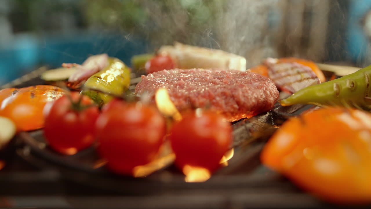 hamburguesas a la parrilla con verduras