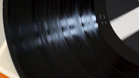 registro girando en un tocadiscos