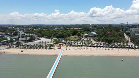 vista aérea de una hermosa playa en tailandia