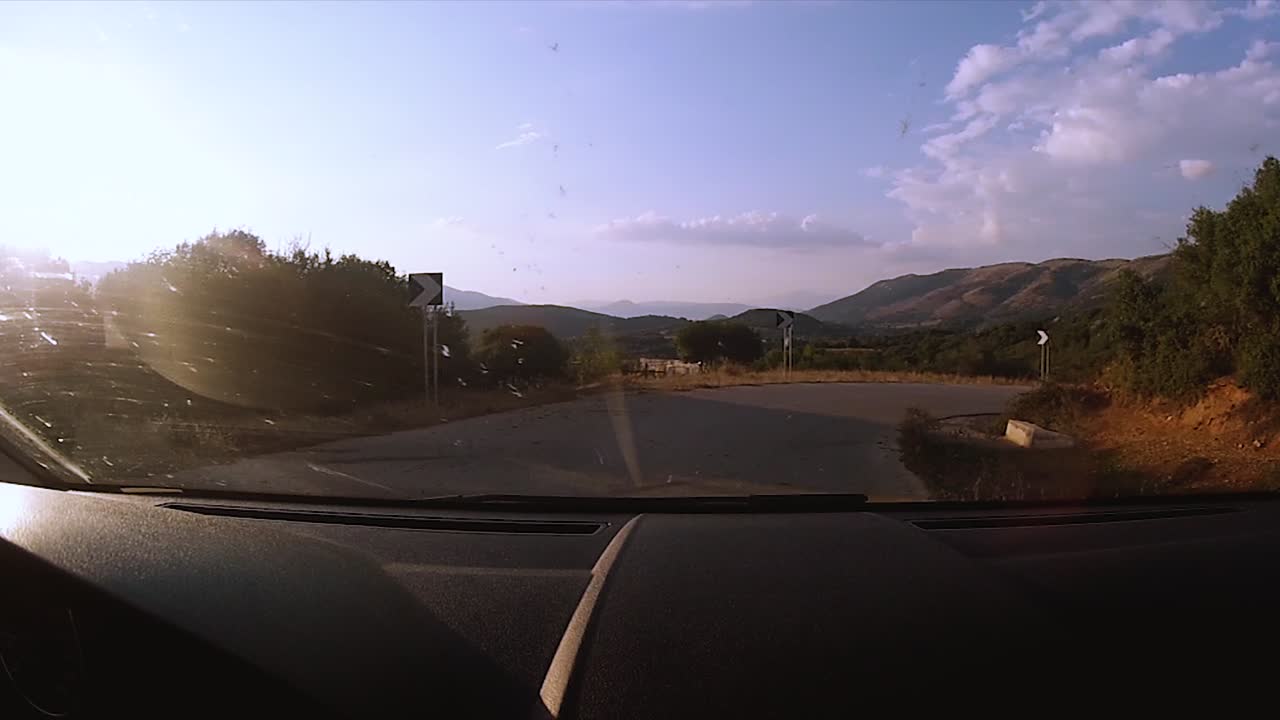 conducir por caminos rurales en la región de grecia epirus