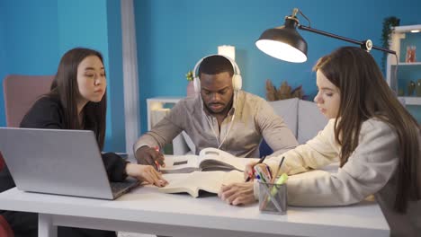 university students of different races study in harmony at home.