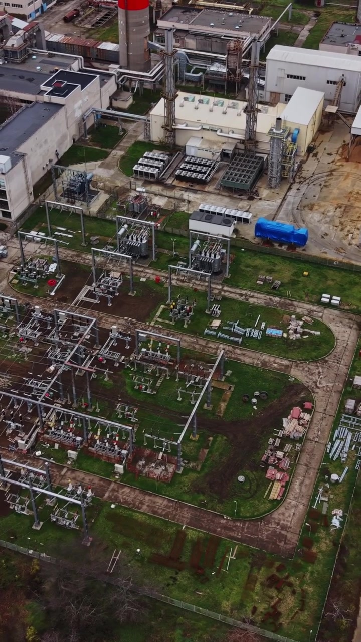 Sito industriale con impianti energetici e condutture in area urbana