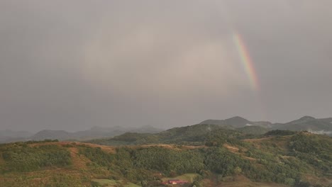 hermoso arcoiris despues de la tormenta