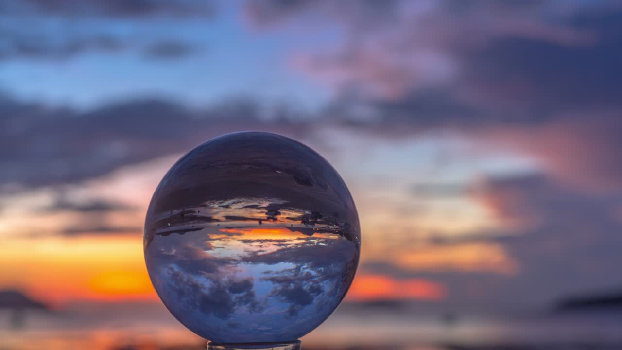 크리스탈 볼의 에 있는 해가 뜨는 마법의 타임 스 뷰