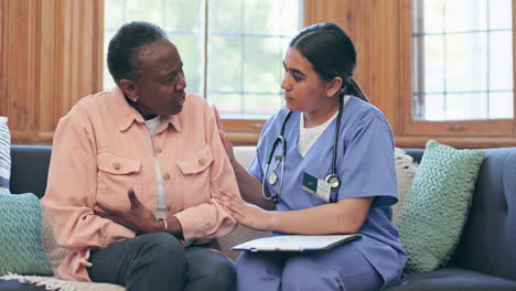 Mujer,-Médico-Y-Cuidado-De-Ancianos-En-Apoyo.