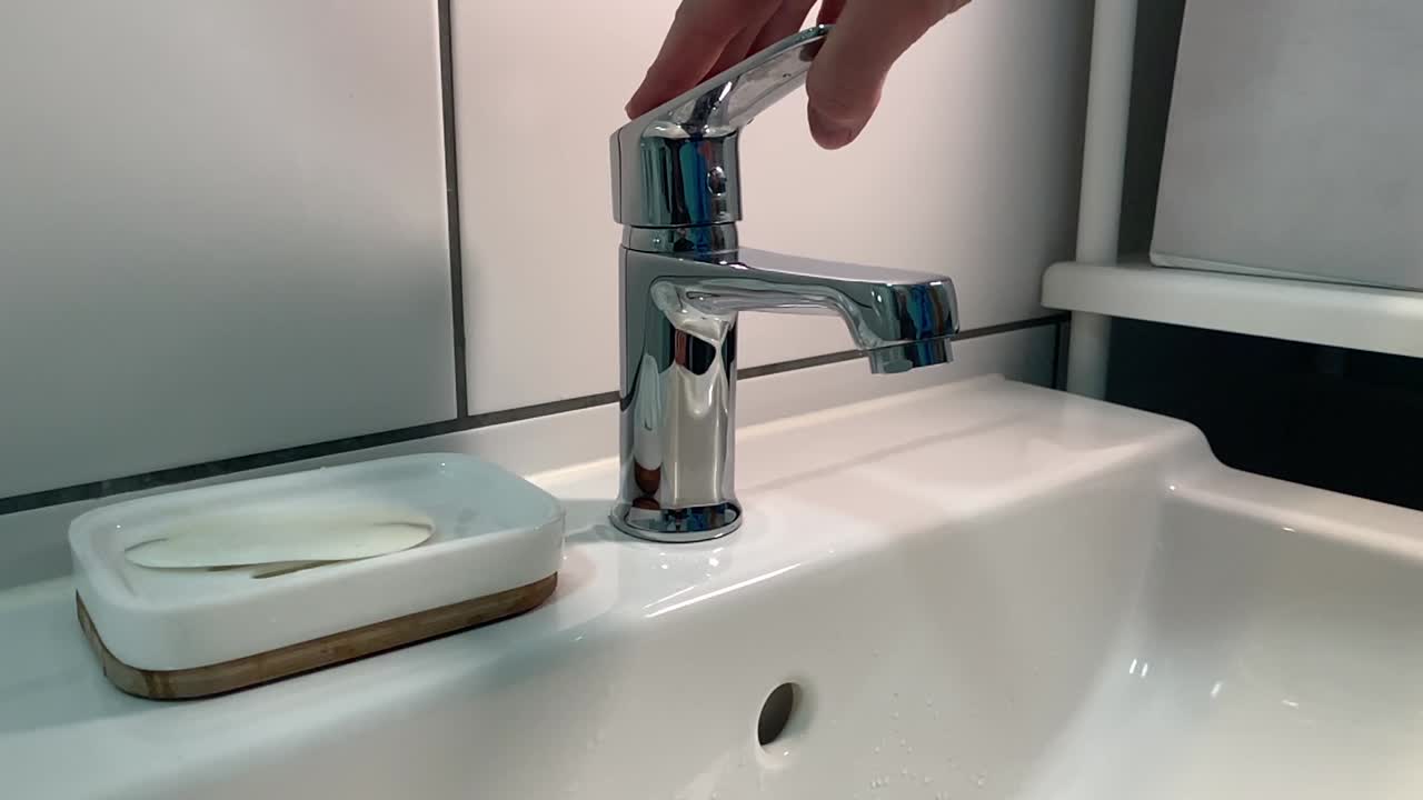 toma lateral del consumo de agua potable