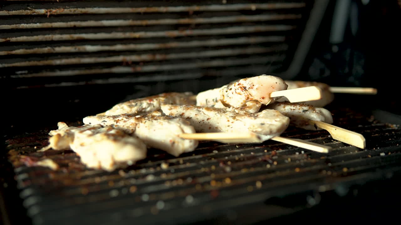 close-up Open the grill lid and tear off sticky meat to the grid, slow motion