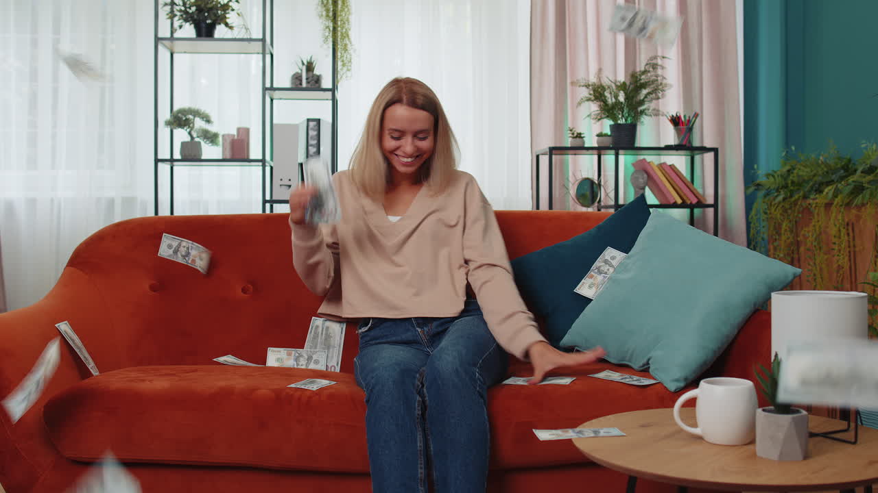 현금 유로 비가 떨어지는 소녀 성공을 축하, 승리, 좋은 소식, 복권 잭 ⁇  행운