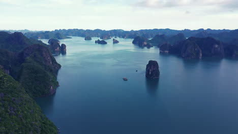 Ver-La-Bahía-De-Ha-Long-Y-Toda-Su-Belleza.