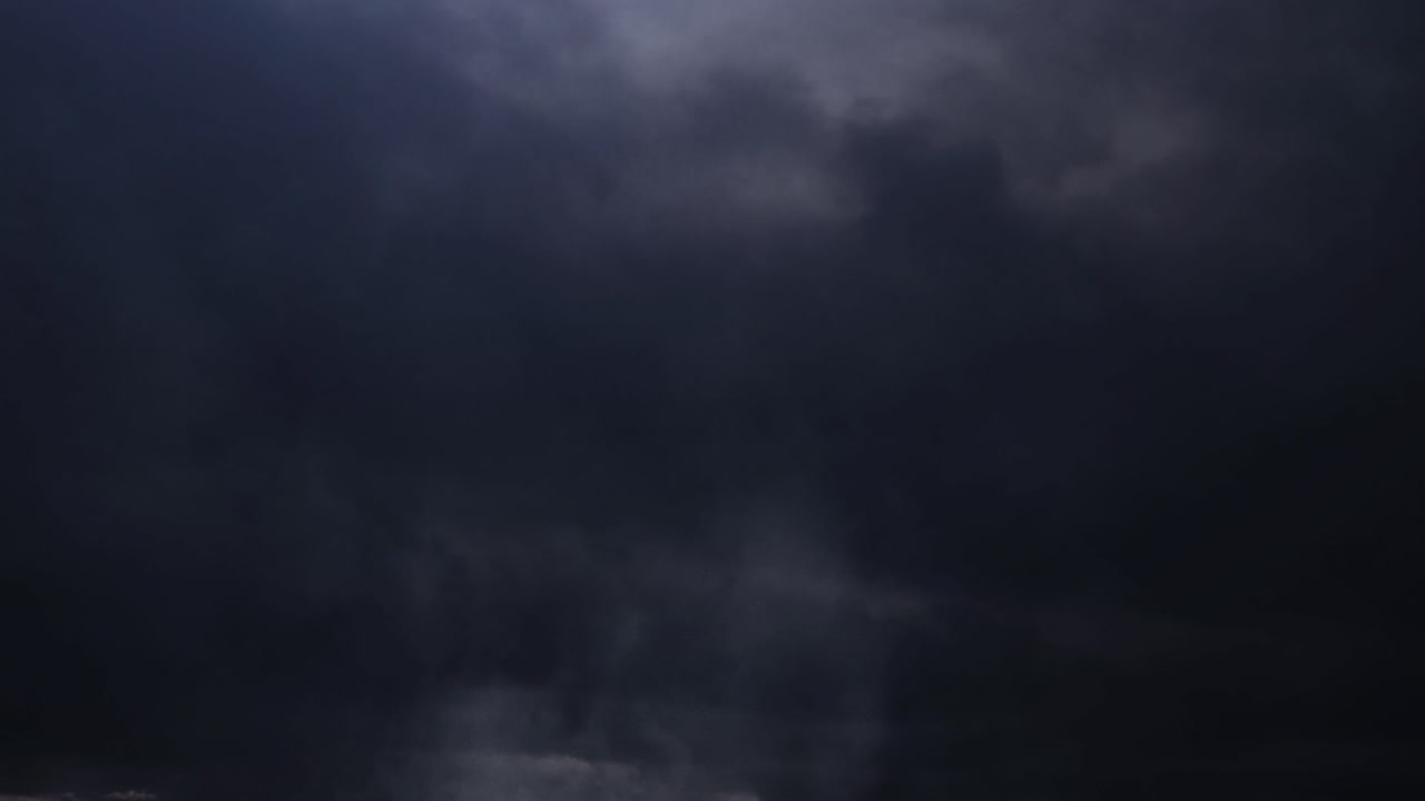 timelapse de nubes oscureciendo 4k