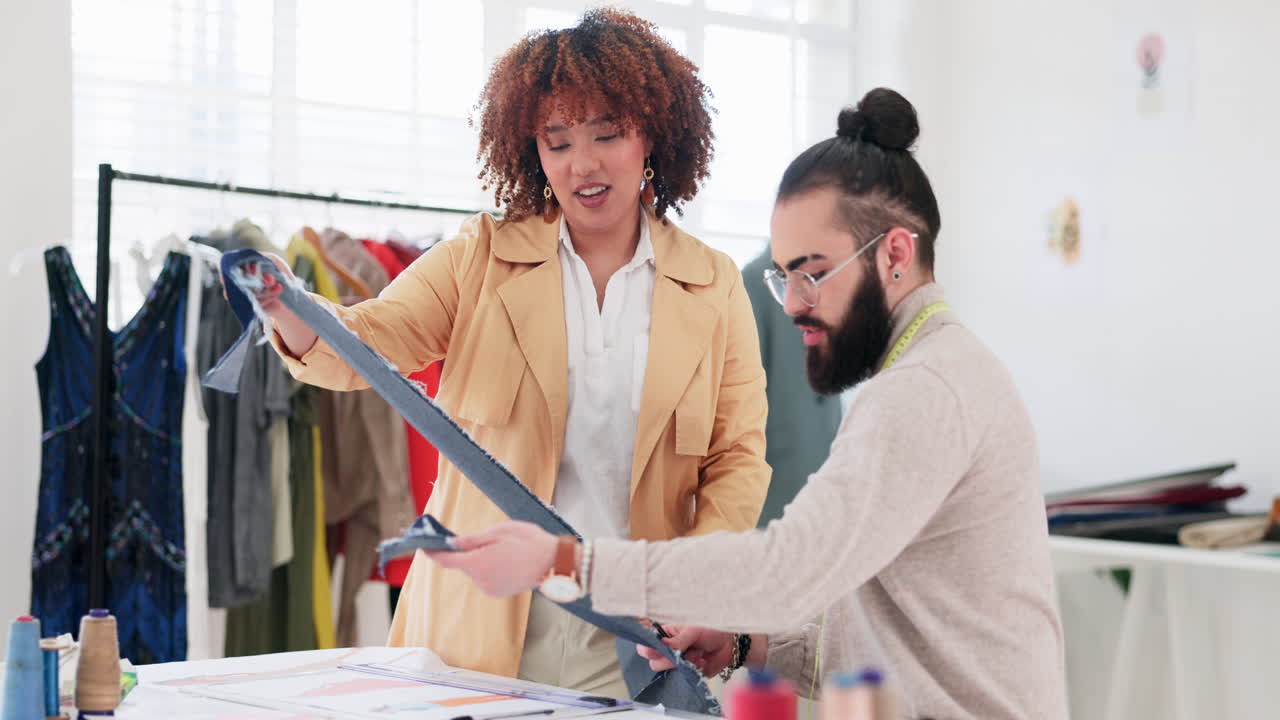 diseño de moda, equipo y colaboración con la tela