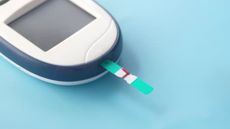 how to use a blood glucose meter for diabetes testing