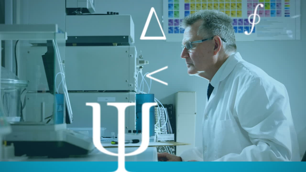 수학적 기호가 실험실에서 일하는 남성 과학자에 대해 움직입니다.