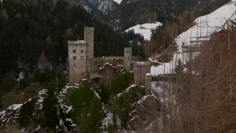 Movimiento-De-Cámara-Que-Muestra-El-Maravilloso-Castillo-De-Gernstein