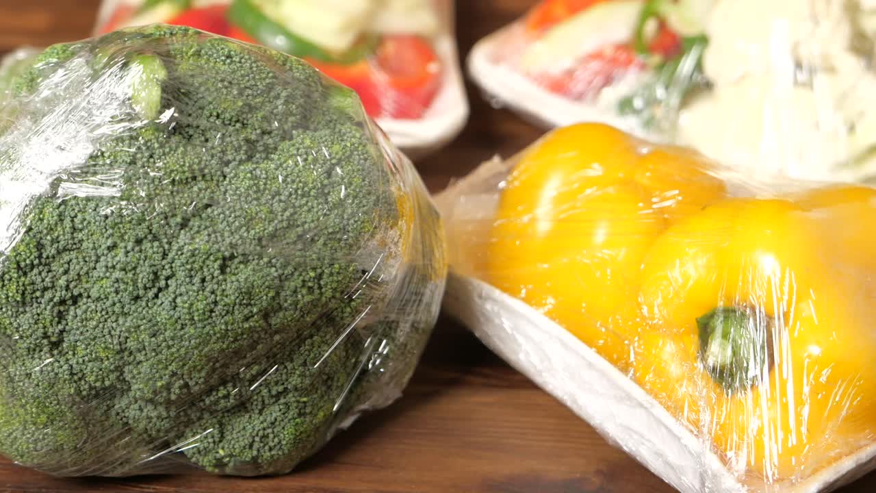 포장 된 브로콜리 및 고추