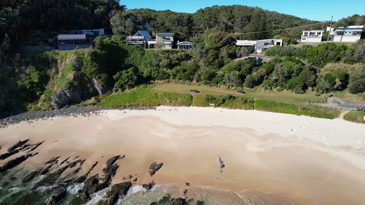 playa de botes - rocas de foca - costa norte media - nueva gales del sur - nsw - australia - foto aérea panorámica rápida