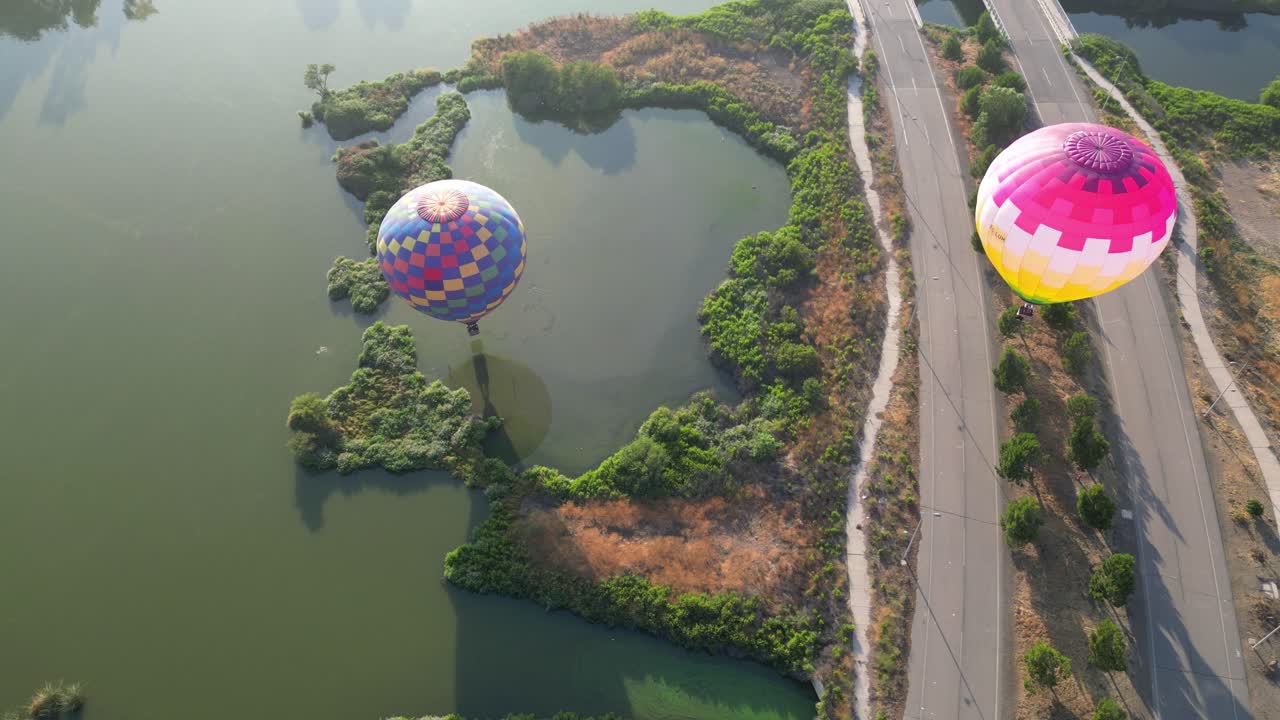 globos de aire caliente sobre la laguna caren chile