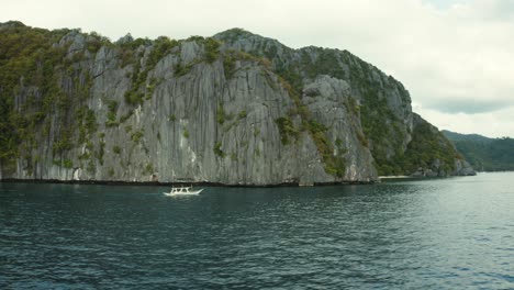 ws aerial boat in sea and coastal cliffs, el nido, palawan, philippines