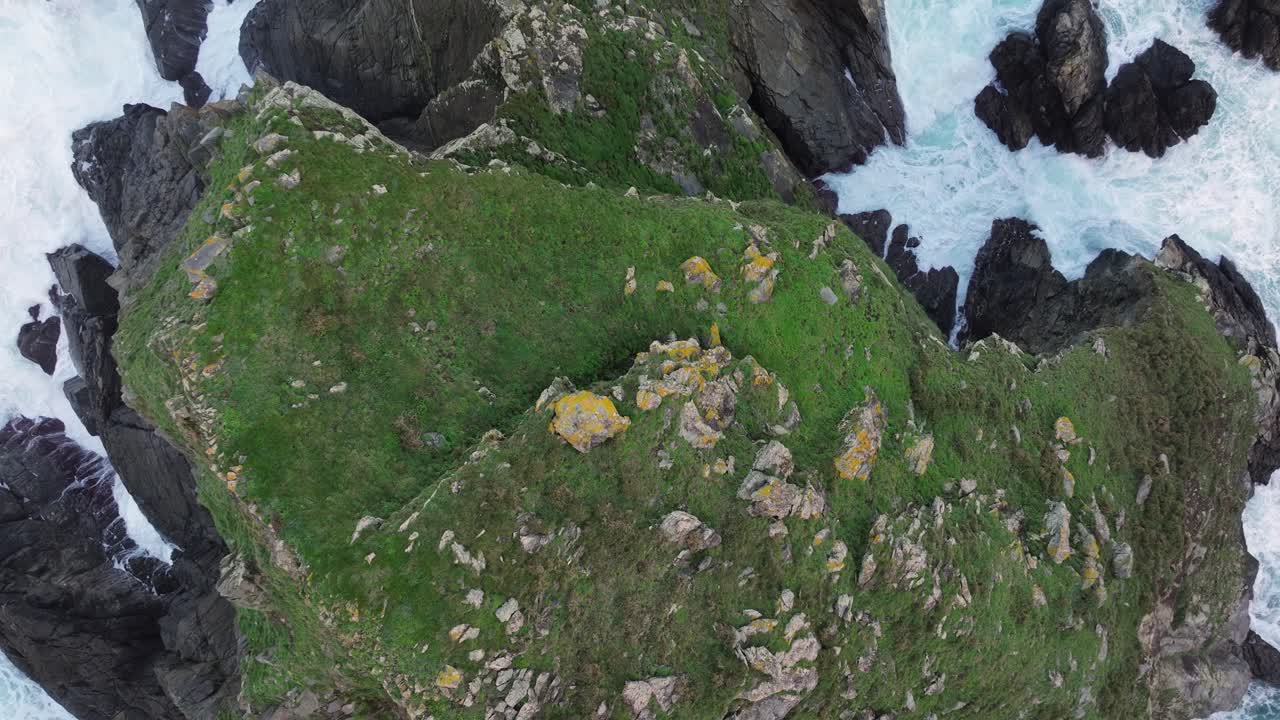 Vue aérienne du promontoire rocheux de Punta Candieira près de Cedeira, en Galice, Espagne. Prise de vue aérienne