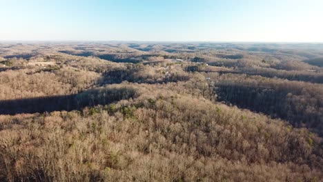 Toma-De-Drones-Del-Paisaje-Montañoso-Rural-De-Kentucky