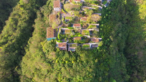 Green-Architecture-and-Sustainable-Eco-Resort-Design-of-Maua-Nusa-Penida-Hotel-on-Hilltop-With-Lush-Gardens-and-Swimming-Pools-in-Bali-Indonesia,-Aerial-Flyover