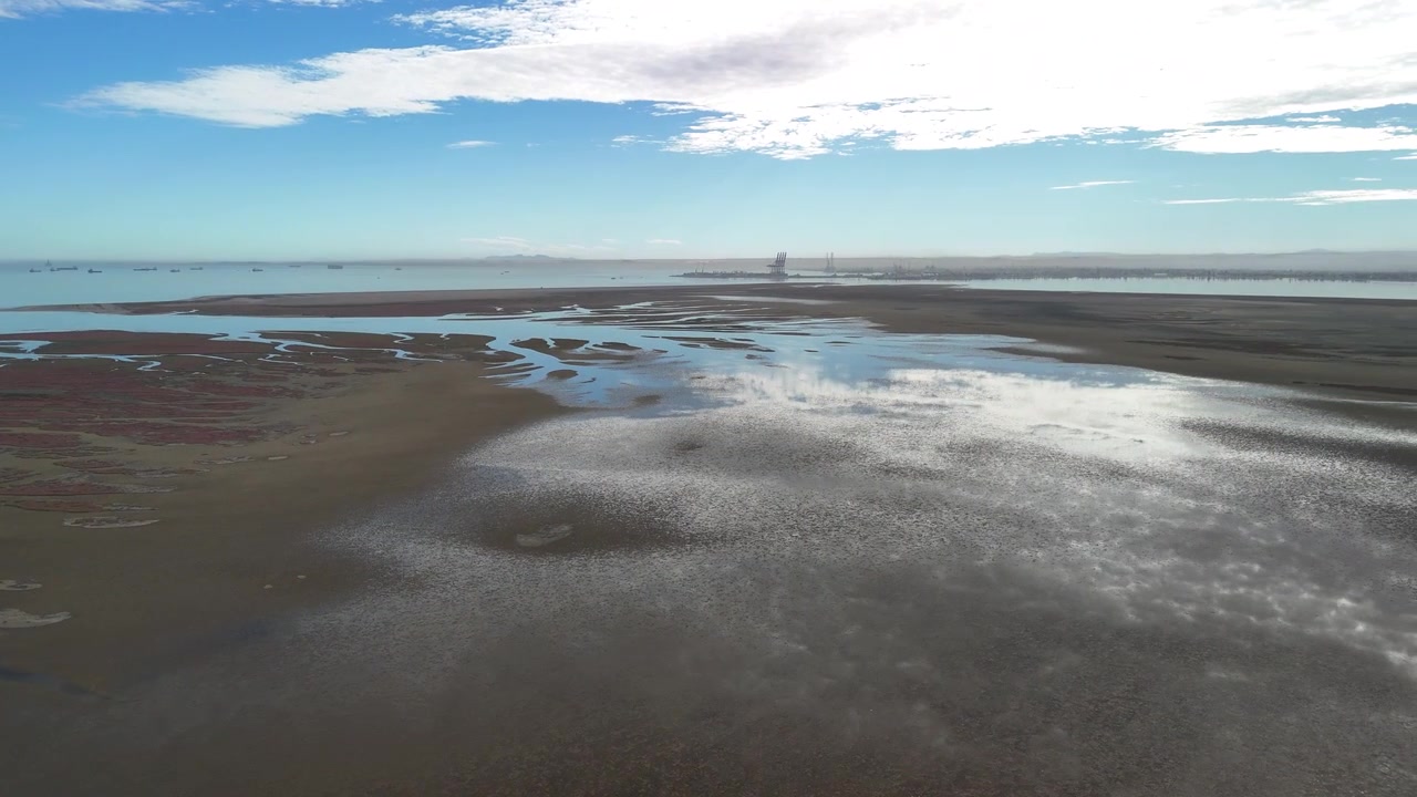 Omfattende luftfoto over Walvis Bay lagunen og tidevandsmarsker, Namibia.