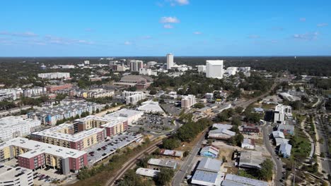 Luftaufnahme-Von-Tallahassee,-Florida,-An-Einem-Sonnigen-Tag,-Dolly-Rückwärts