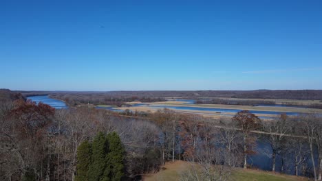 Cumberland-River-And-Waterway-Near-Fort-Donelson-National-Battlefield-In-Dover,-Tennessee