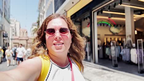 street style athens: tourist with sunglasses