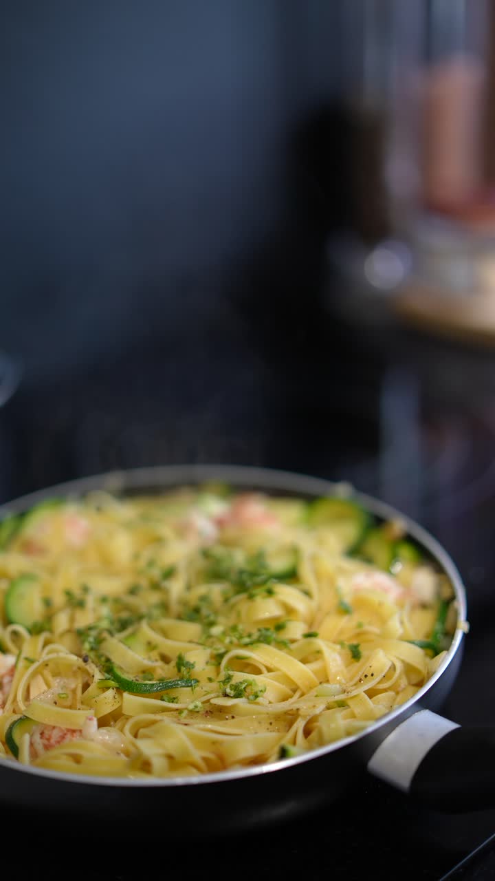 pasta con camarón y calabacín