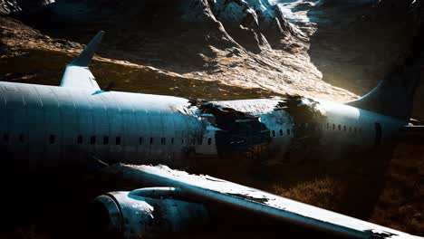 El avión se estrelló en una montaña.