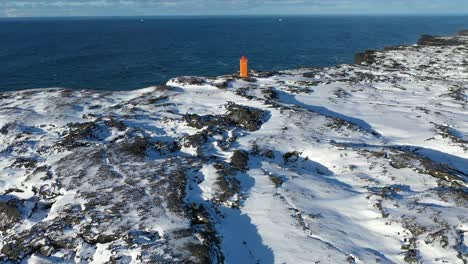 Sobrevuelo-Del-Faro-De-Islandia-Por-Drone