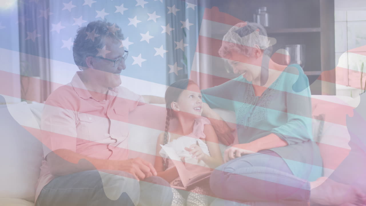 animación de la bandera de los ee.uu. sobre felices abuelos caucásicos y nieta sentados en el sofá